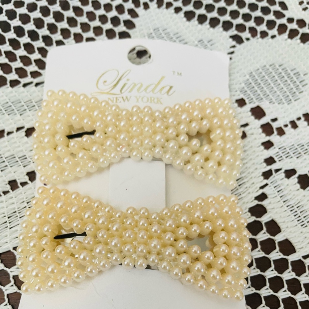 Cream Pearl Hair Clips